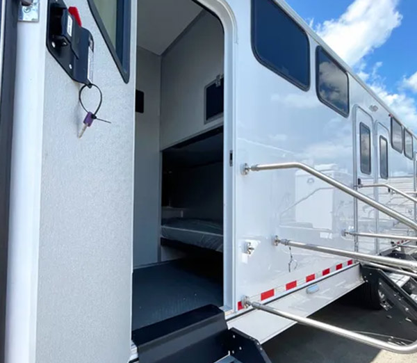 Bunk trailer basecamp